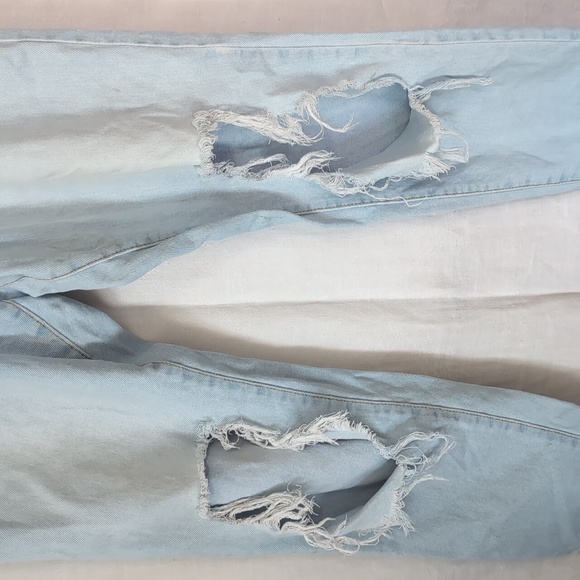 Celebrity Pink The Iconic Light wash Distressed Straight Leg Jean Size 7 - Picture 5 of 7